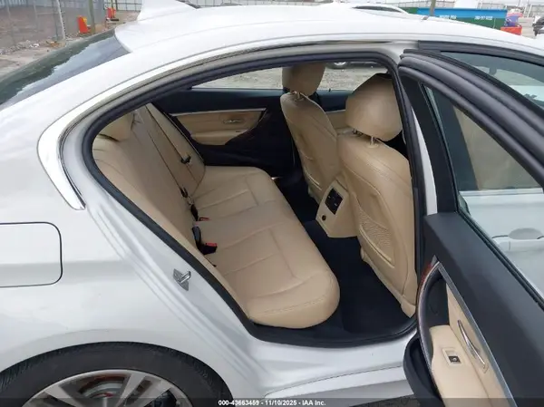 WBA8B9C58JEE80771 2018 BMW 3ER - Image 8