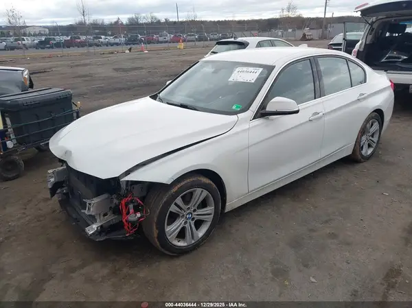 WBA8B9C58JEE82567 2018 BMW 3ER - Image 2