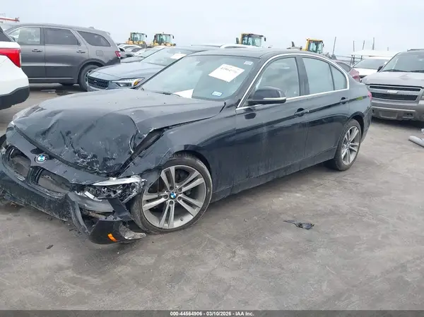 WBA8B9C58JEE82648 2018 BMW 3ER - Image 2