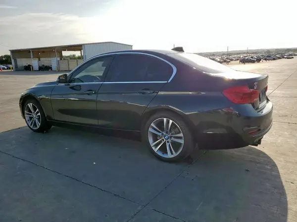 WBA8B9C58JEE82777 2018 BMW 3ER - Image 2