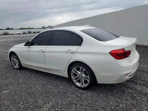 WBA8B9C58JEE83282 2018 BMW 3ER - Image 2