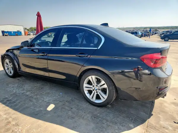 WBA8B9C59HK884753 2017 BMW 3ER - Image 2