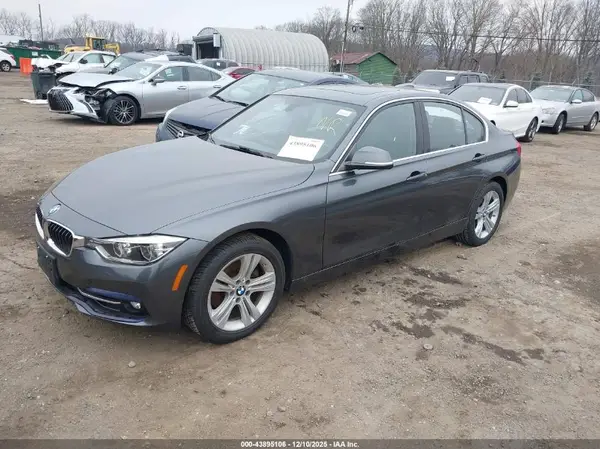 WBA8B9C59JEE81394 2018 BMW 3ER - Image 2