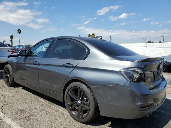 WBA8B9C59JEE81833 2018 BMW 3ER - Image 2