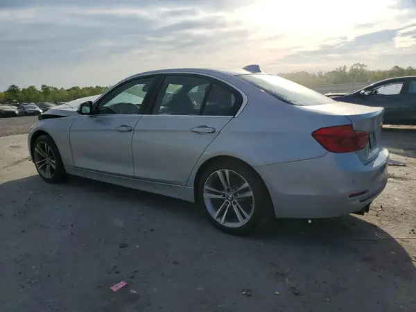 WBA8B9C59JEE82013 2018 BMW 3ER - Image 2