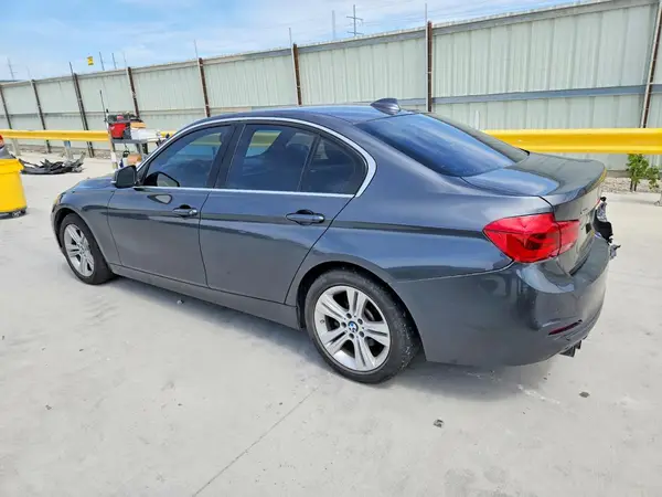 WBA8B9C5XHK675599 2017 BMW 3ER - Image 2