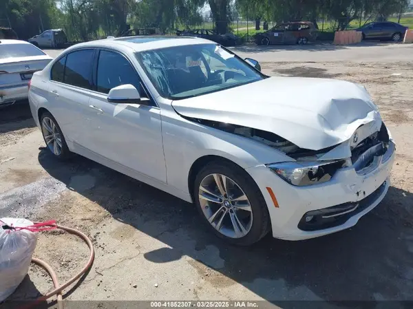 WBA8B9C5XHK675621 2017 BMW 3ER - Image 1