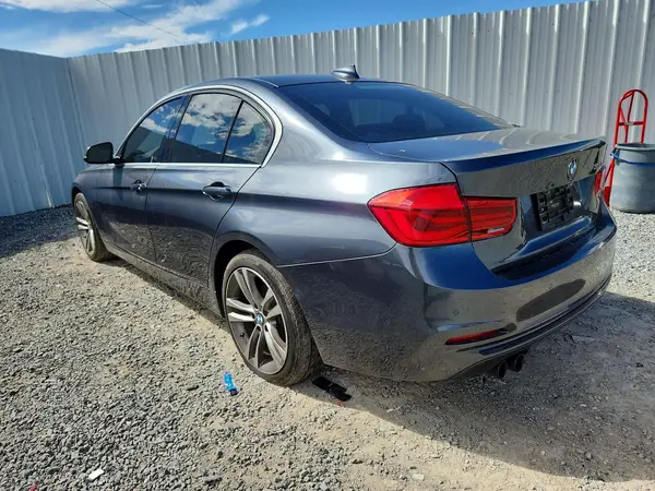 WBA8B9C5XHK675909 2017 BMW 3ER - Image 2