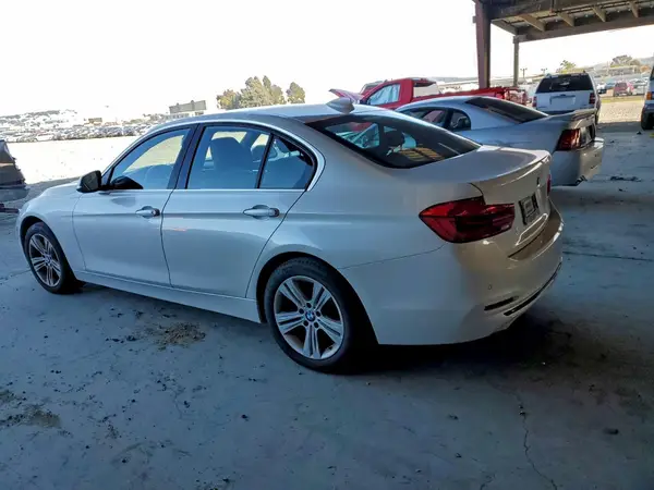WBA8B9C5XHK884471 2017 BMW 3ER - Image 2
