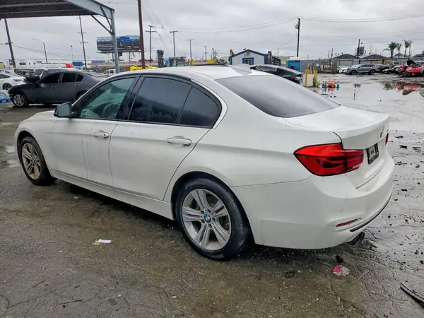WBA8B9C5XHK884664 2017 BMW 3ER - Image 2