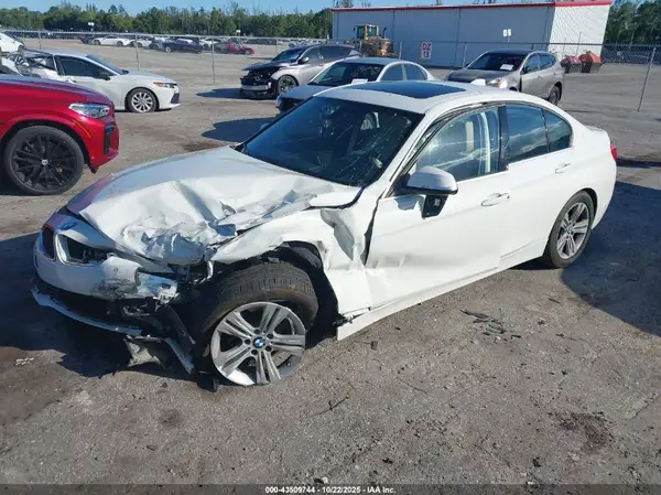 WBA8B9C5XJAE22247 2018 BMW 3ER - Image 2