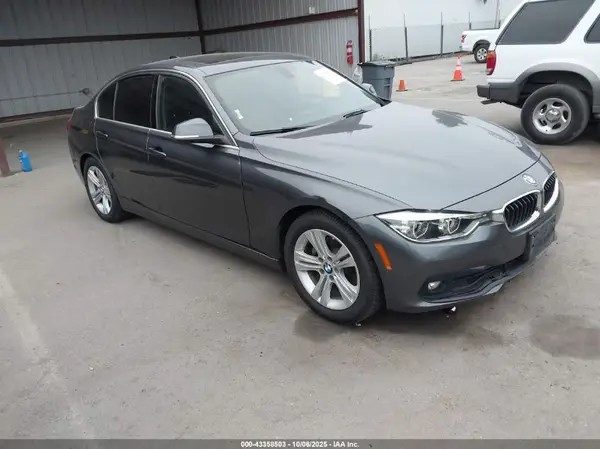 WBA8B9C5XJEE81727 2018 BMW 3ER - Image 1