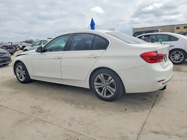 WBA8B9C5XJEE82473 2018 BMW 3ER - Image 2