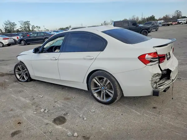 WBA8B9C5XJK677410 2018 BMW 3ER - Image 2