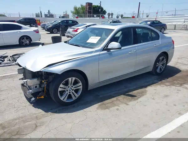 WBA8B9G30HNU52124 2017 BMW 3ER - Image 2
