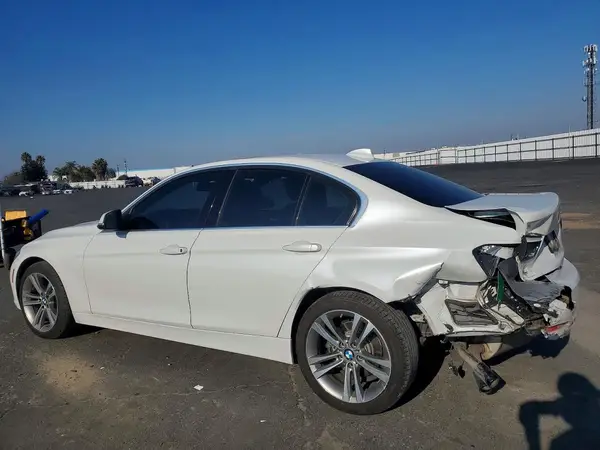 WBA8B9G30HNU53760 2017 BMW 3ER - Image 2