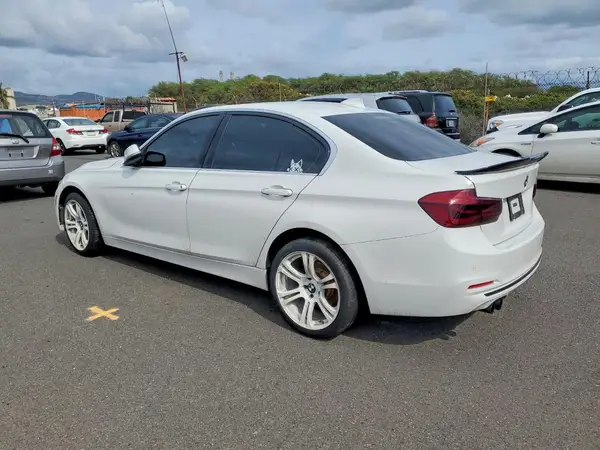 WBA8B9G30HNU55525 2017 BMW 3ER - Image 2