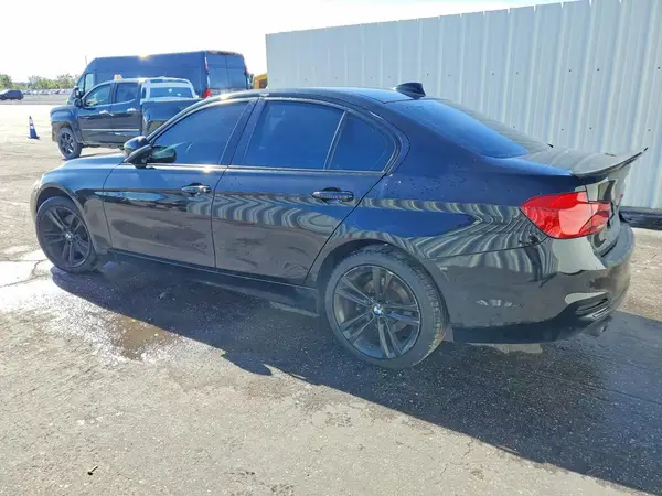 WBA8B9G30HNU56013 2017 BMW 3ER - Image 2