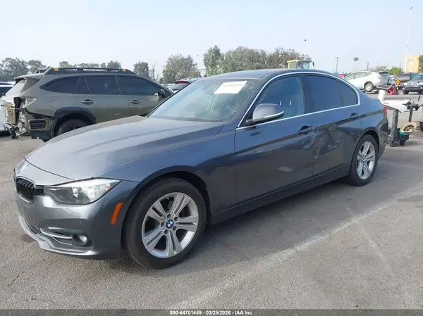 WBA8B9G30HNU56805 2017 BMW 3ER - Image 2