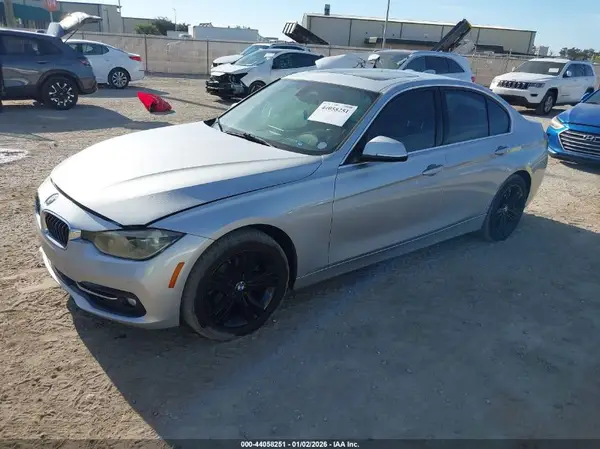 WBA8B9G31HNU53122 2017 BMW 3ER - Image 2
