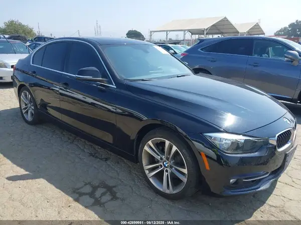 WBA8B9G32HNU54523 2017 BMW 3ER - Image 1