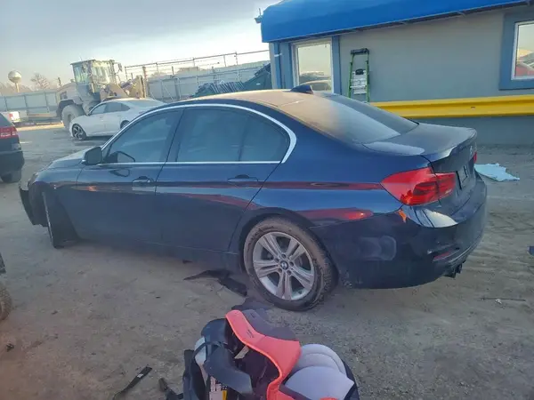 WBA8B9G32HNU55445 2017 BMW 3ER - Image 2