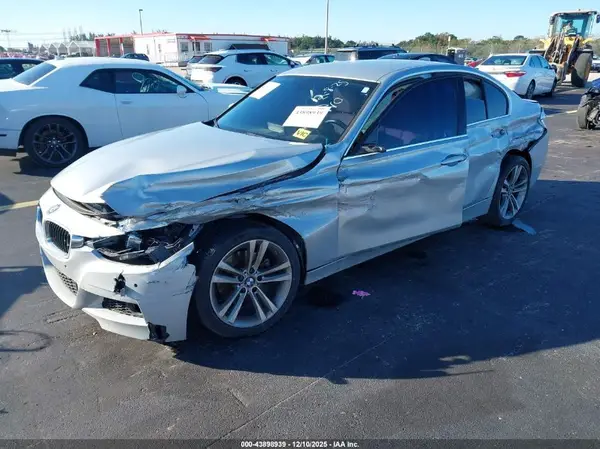 WBA8B9G32HNU56420 2017 BMW 3ER - Image 2