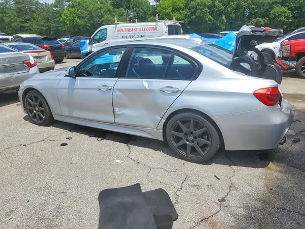 WBA8B9G32HNU56823 2017 BMW 3ER - Image 2