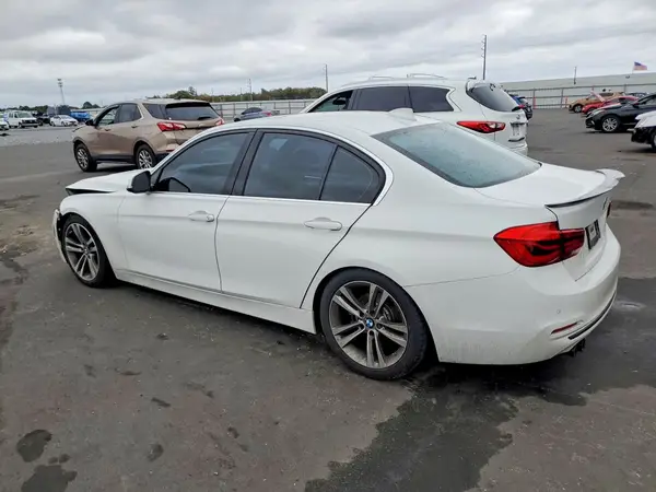WBA8B9G32HNU56935 2017 BMW 3ER - Image 2