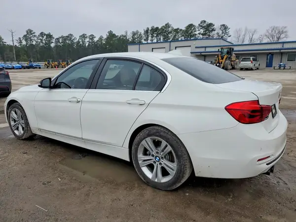 WBA8B9G33HNU53543 2017 BMW 3ER - Image 2