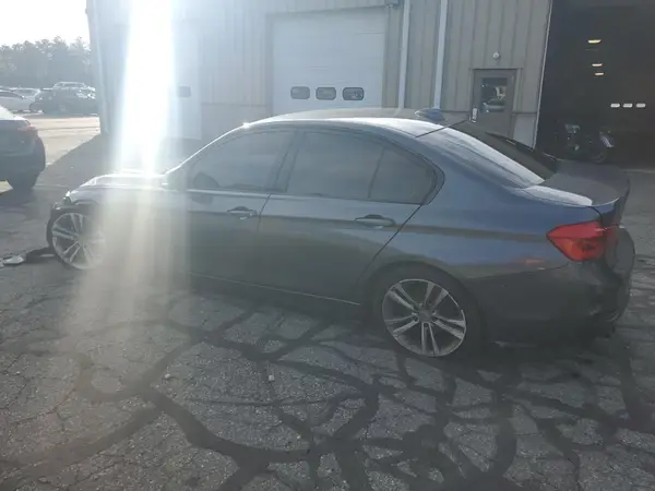 WBA8B9G33HNU55955 2017 BMW 3ER - Image 2
