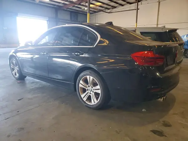 WBA8B9G33HNU56376 2017 BMW 3ER - Image 2