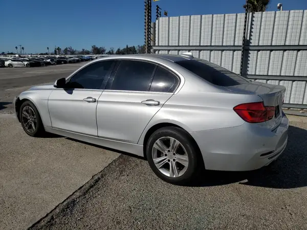 WBA8B9G34HNU54670 2017 BMW 3ER - Image 2
