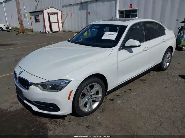 WBA8B9G35HNU51924 2017 BMW 3ER - Image 2