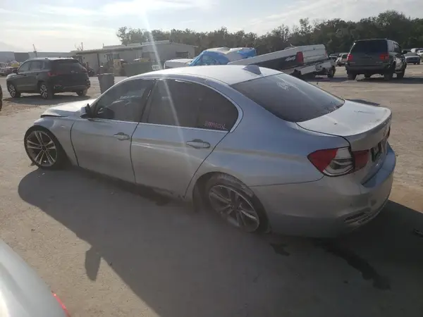 WBA8B9G35HNU52054 2017 BMW 3ER - Image 2