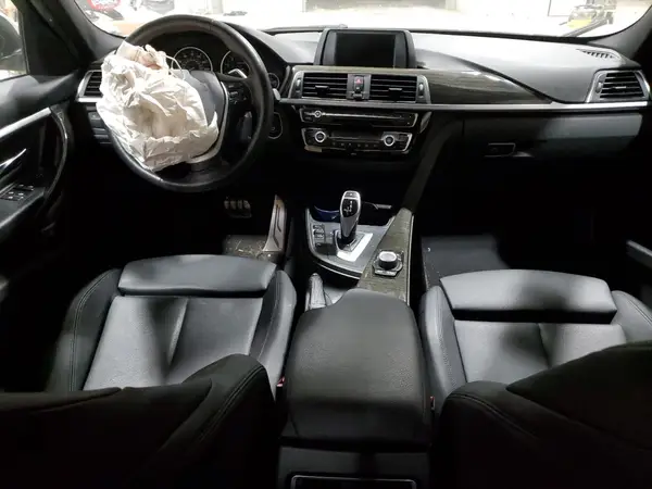 WBA8B9G35HNU55200 2017 BMW 3ER - Image 8