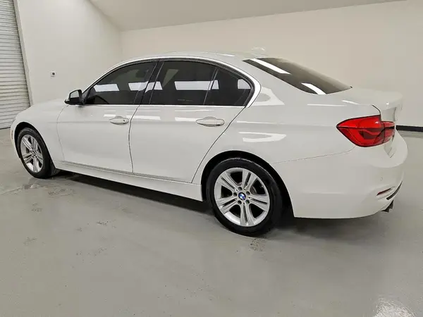 WBA8B9G35HNU56038 2017 BMW 3ER - Image 2