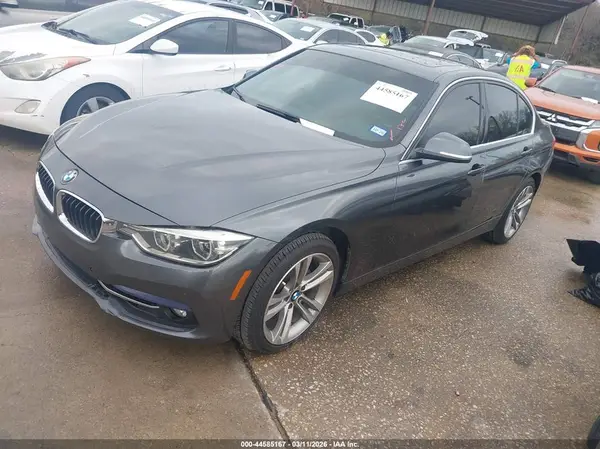 WBA8B9G35HNU57187 2017 BMW 3ER - Image 2