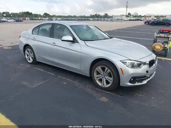 WBA8B9G36HNU53374 2017 BMW 3ER - Image 1