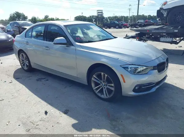 WBA8B9G36HNU53519 2017 BMW 3ER - Image 1