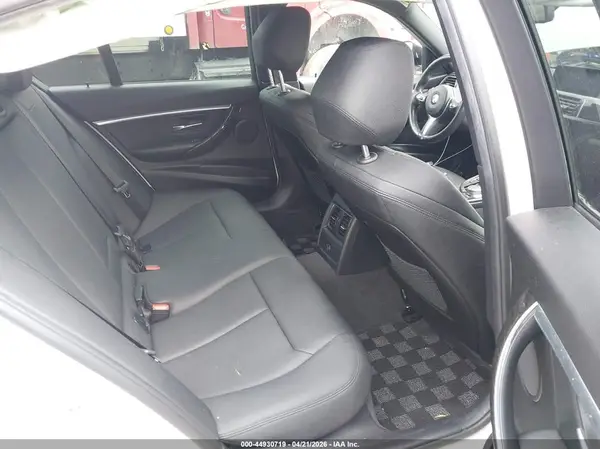 WBA8B9G36HNU54895 2017 BMW 3ER - Image 8