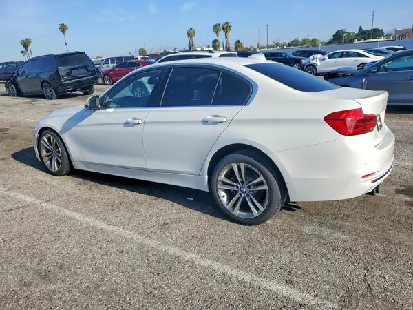 WBA8B9G36HNU56940 2017 BMW 3ER - Image 2