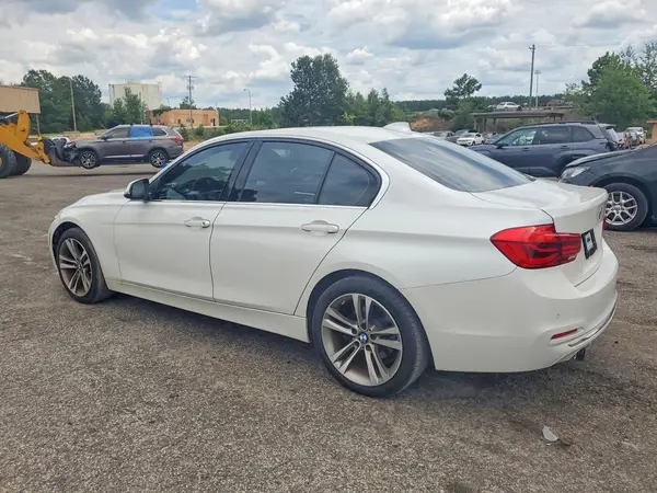 WBA8B9G37HNU52699 2017 BMW 3ER - Image 2