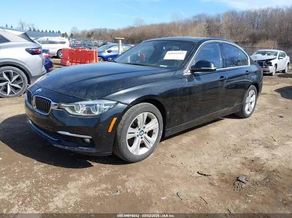 WBA8B9G37HNU53402 2017 BMW 3ER - Image 2