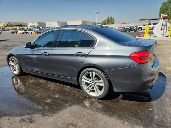 WBA8B9G37HNU53724 2017 BMW 3ER - Image 2