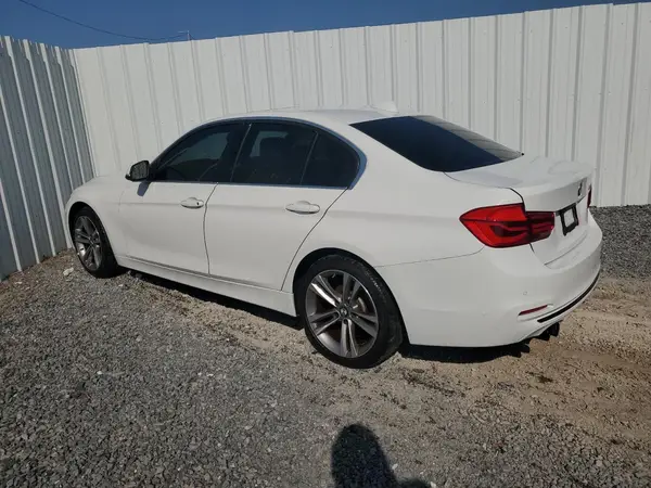 WBA8B9G37HNU54002 2017 BMW 3ER - Image 2