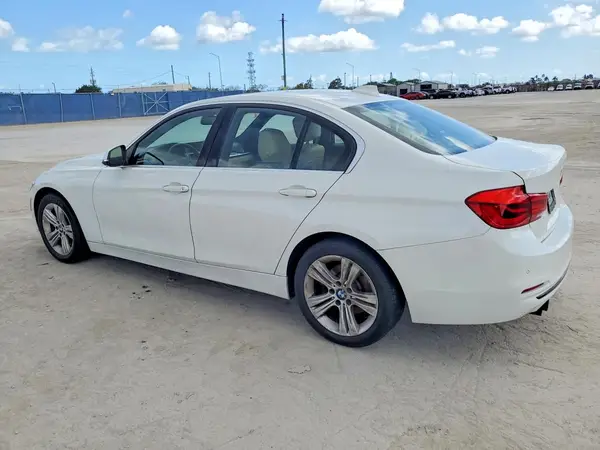 WBA8B9G37HNU54601 2017 BMW 3ER - Image 2