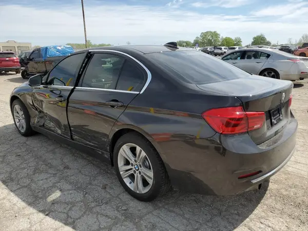 WBA8B9G37HNU54663 2017 BMW 3ER - Image 2