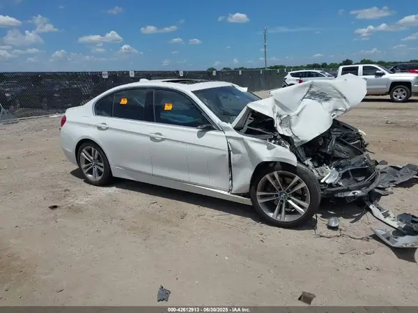 WBA8B9G37HNU54775 2017 BMW 3ER - Image 1