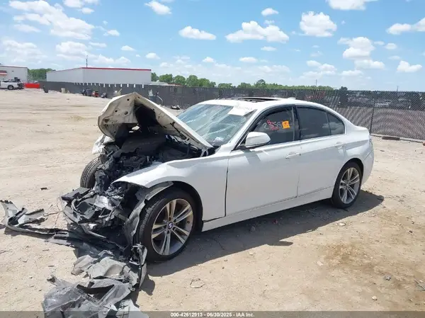 WBA8B9G37HNU54775 2017 BMW 3ER - Image 2